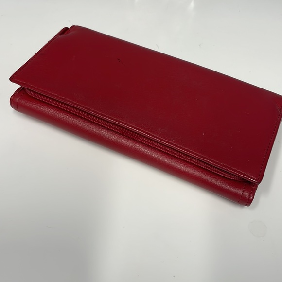 DILANA  UNISEX. Wallet. Red color. Leather.  Excellent condition no damages. - Picture 3 of 8